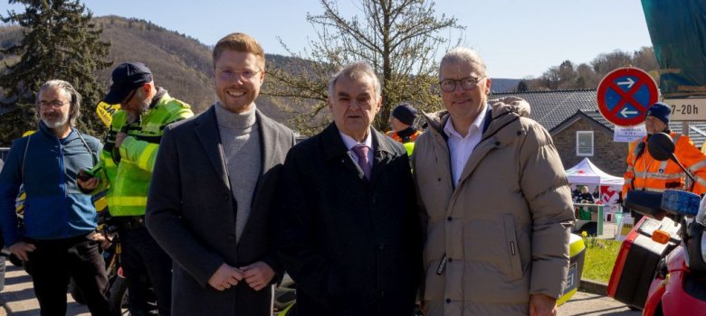 Daniel Scheen-Pauls MdL, NRW-Innenminister Herbert Reul und Bürgermeister Bernd Goffart