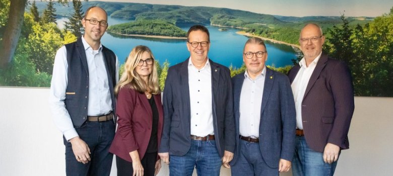 v. l. n. r.: André Koll, Jürgen Förster mit Lebensgefährtin, Bürgermeister Bernd Goffart, Frank Prömpeler