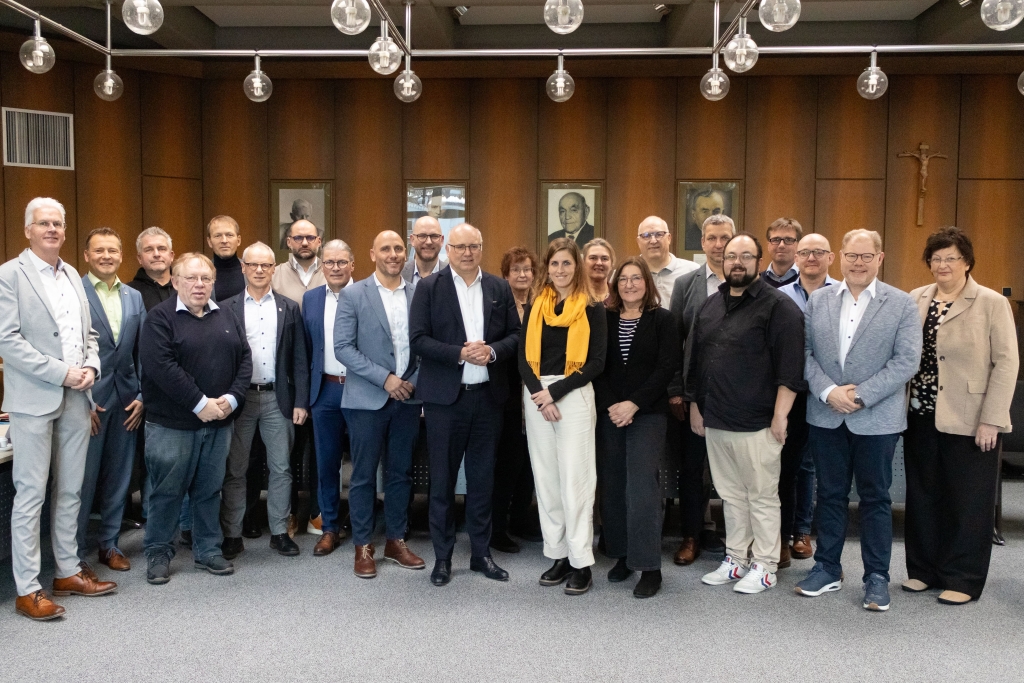 Vorne Vorsitz und Geschäftsführung: Michael Ramacher, Jochen Weiler, Dr. Carmen Krämer, Astrid Joraschky, René Wißgott, Hinten v. l. n. r.: Ingo Esser, Marco Schmunkamp, Gereon Diart, Dirk Heinrichs, Markus Terodde Karl-Heinz Hermanns, Christoph Pöhlmann, Bernd Goffart, Jorma Klauss, Barbara Frohnhoff, Brit Possardt, Rainer Niessen, Thomas Kuck, Michael Rambadt, Christoph Poschen, Stephan Cranen, Gudrun Zentis