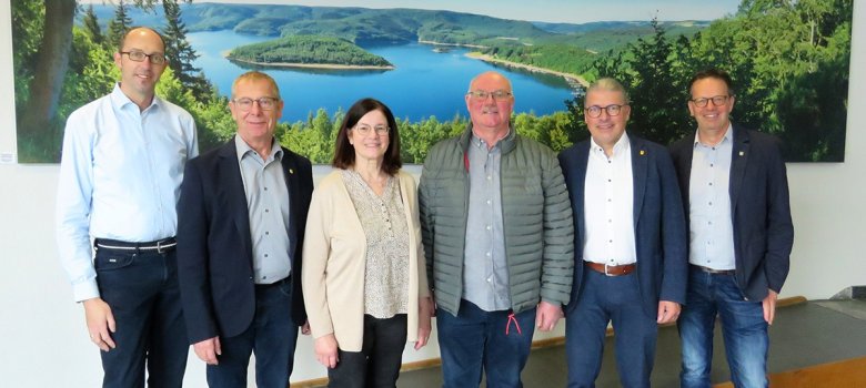 v. l. n. r.: André Koll, Christoph Nellessen, Ottmar Steffny in Begleitung seiner Frau, Bürgermeister Bernd Goffart, Jürgen Förster