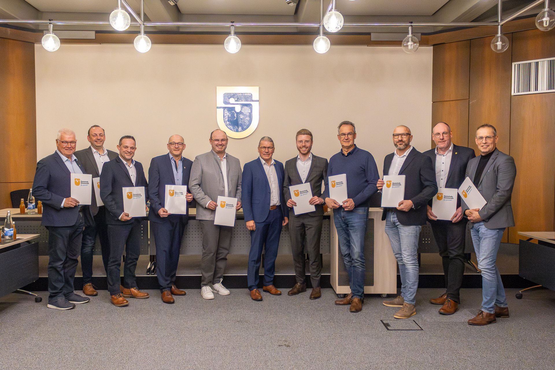 Die vereidigten Ortsvorsteher mit Bürgermeister Bernd Goffart