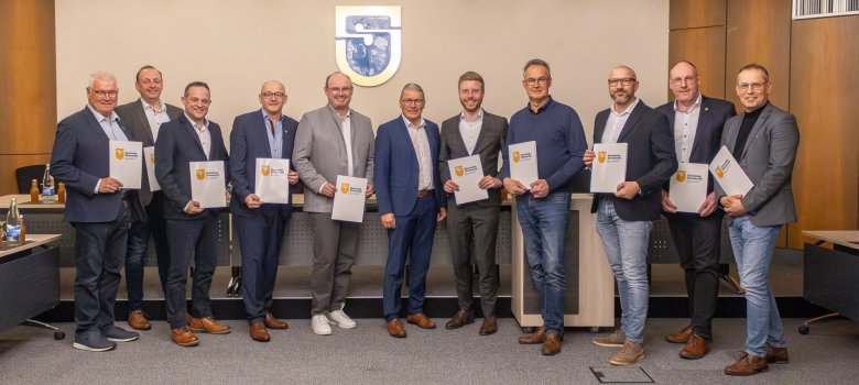 Die vereidigten Ortsvorsteher mit Bürgermeister Bernd Goffart