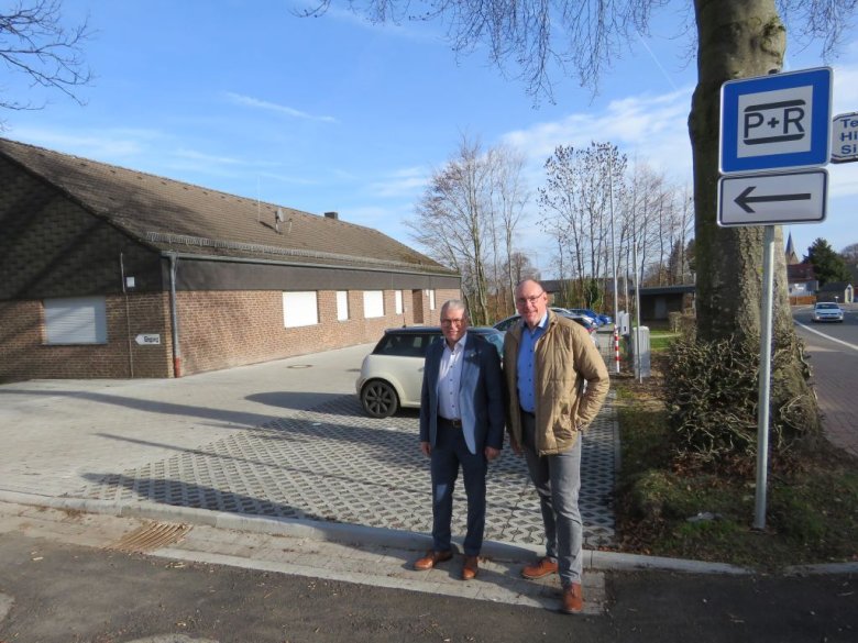 Bernd Goffart und Andreas Hermanns auf dem Park und Ride Parkplatz
