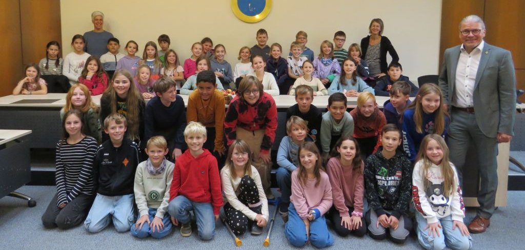 Besuch der Kalltalschule im Rathaus