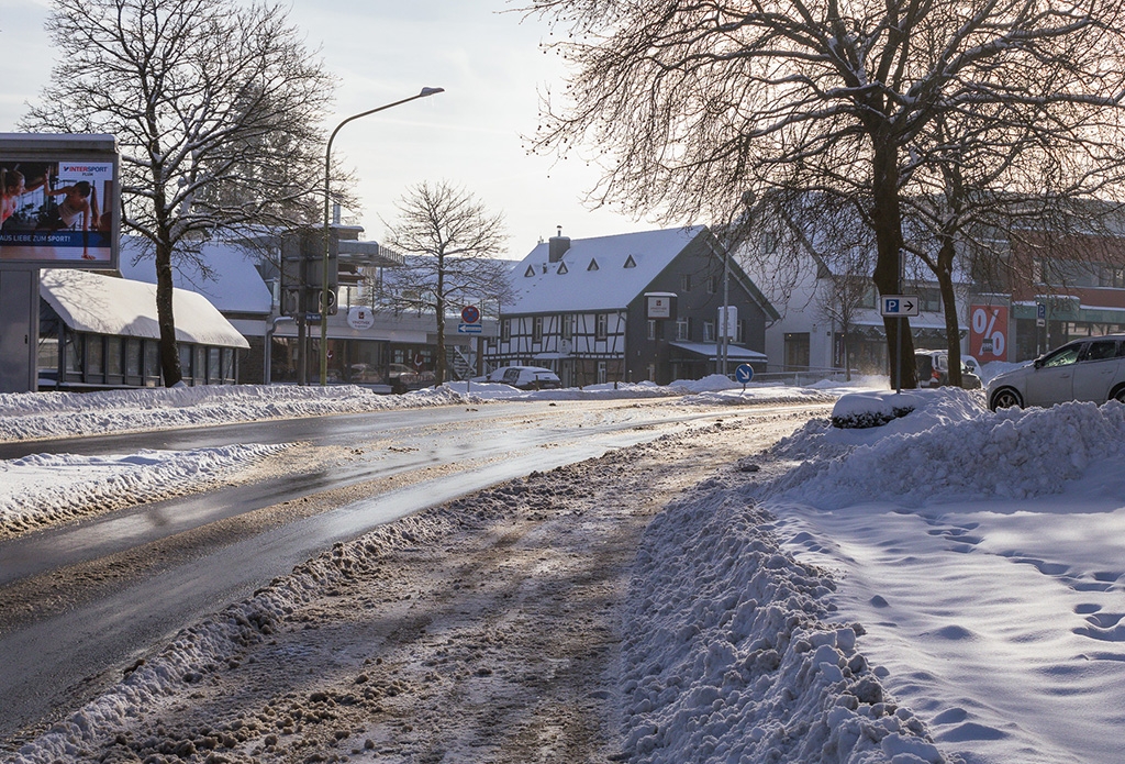 Hauptstraße in Simmerath im Schnee