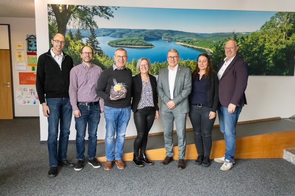 v. l. n. r.: André Koll, Manuel Nießen, Christoph Nellessen mit Partnerin, Bürgermeister Bernd Goffart, Mandy Krantz, Frank Prömpeler