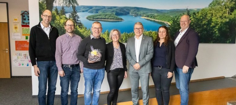 v. l. n. r.: André Koll, Manuel Nießen, Christoph Nellessen mit Partnerin, Bürgermeister Bernd Goffart, Mandy Krantz, Frank Prömpeler