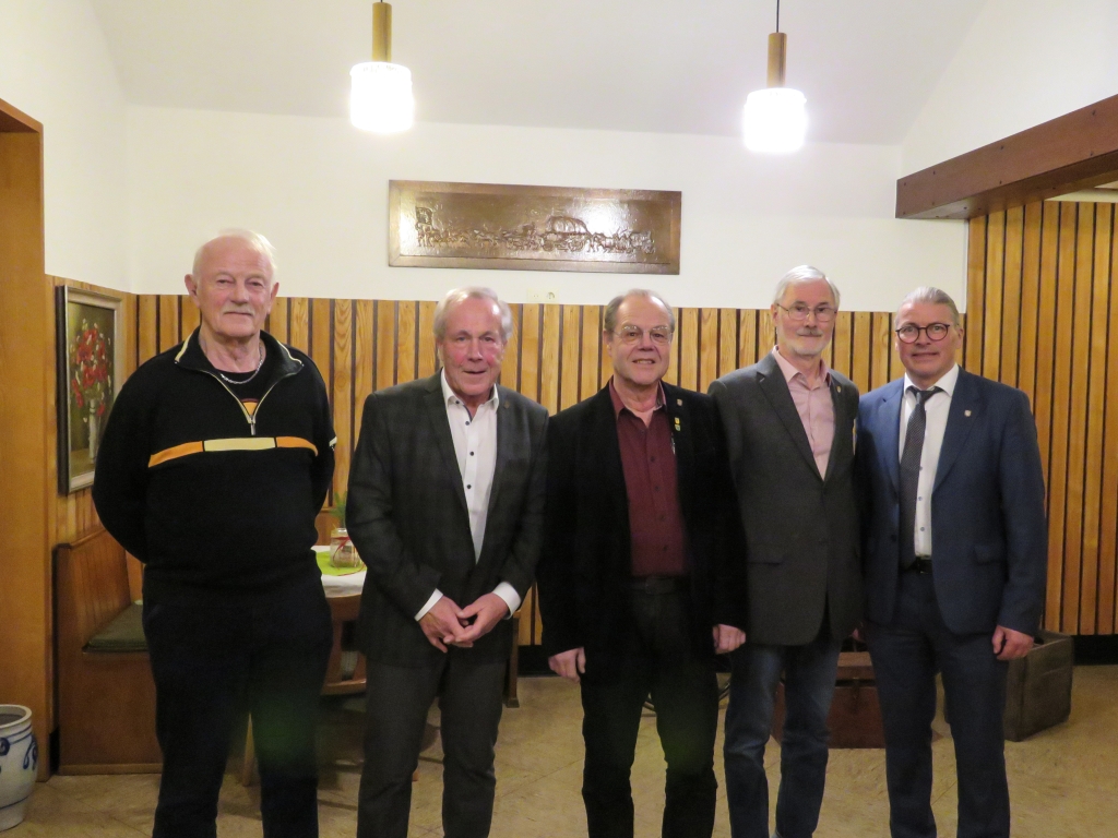 Klaus Stockschlaeder wurde neu in die Riege der Simmerather Ehrenratsherrn aufgenommen, an diesem Abend waren die Ehrenratsherren (v. l. n. r.) Siegfried Lascher, Heiner Jansen, Klaus Stockschlaeder und Franz-Josef Hammelstein anwesend. 