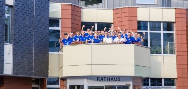 Jubel auf dem Balkon des Rathauses