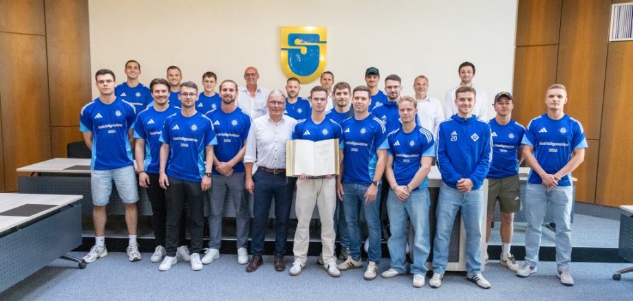 Gruppenfoto im Sitzungssaal
