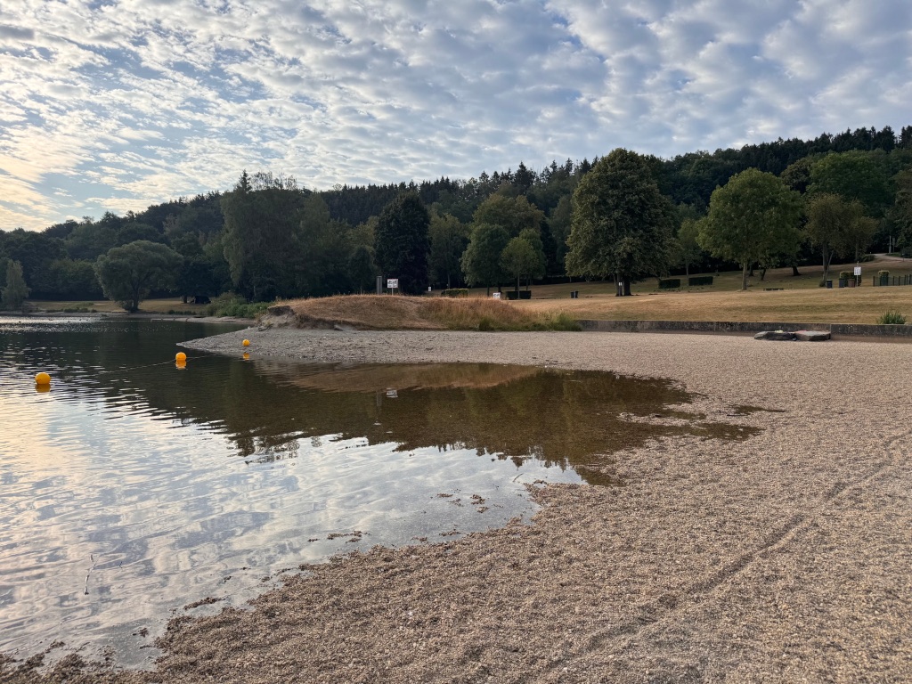 Niedriger Wasserstand am Eiserbachsee