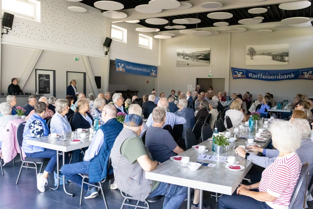 Gut gefülltes Dorfgemeinschaftshaus in Kesternich