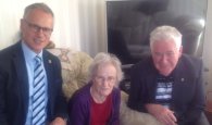90. Geburtstag Hedwig Lennertz v.l.n.r. Karl-Heinz Hermanns, Hedwig Lennertz, Ulrich Offermann
