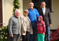 v.l.n.r. Ulrich Offermann, Eheleute Schütt mit Enkel, Bernd Goffart