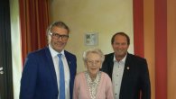 90. Geburtstag Benedikta Hennecken v.l.n.r.: Bernd Goffart, Benedikta Hennecken und Günter Scheidt