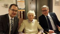 90. Geburtstag Lieselotte Schilde v.l.n.r.: Stefan Haas, Liselotte Schilde, Bernd Goffart
