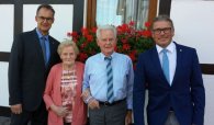 90. Geburtstag Frau Sophia Wilden und Herr Wilhelm Wilden v.l.n.r.: Stefan Haas, Sophia Wilden, Wilhelm Wilden, Bernd Goffart