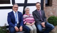 90. Geburtstag Maria Haas In Vertretung für Bürgermeister Karl-Heinz Hermanns gratuliert der 1. stellvertretende Bürgermeister Bernd Goffart gemeinsam mit dem Ortsvorsteher Stefan Haas Frau Maria Haas aus Simmerath sehr herzlich zum 90. Geburtstag.