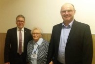 90. Geburtstag Gertrud Schönknecht v.l.n.r.: Bernd Goffart, Gertrud Schönknecht, Ralph Löhr