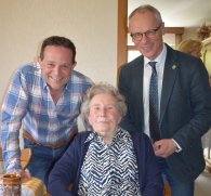95. Geburtstag Philomena Dederichs v.l.n.r.: Sander Lutterbach, Philomena Dederichs, Karl-Heinz Hermanns
