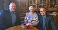 95. Geburtstag Maria Haas v.l.n.r.: Andreas Hermanns, Maria Haas, Stefan Haas