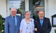 Goldhochzeit Reiner und Ursula Dietrich v. l. n. r.: Helmut Kaulard, Ursula Dietrich, Reiner Dietrich