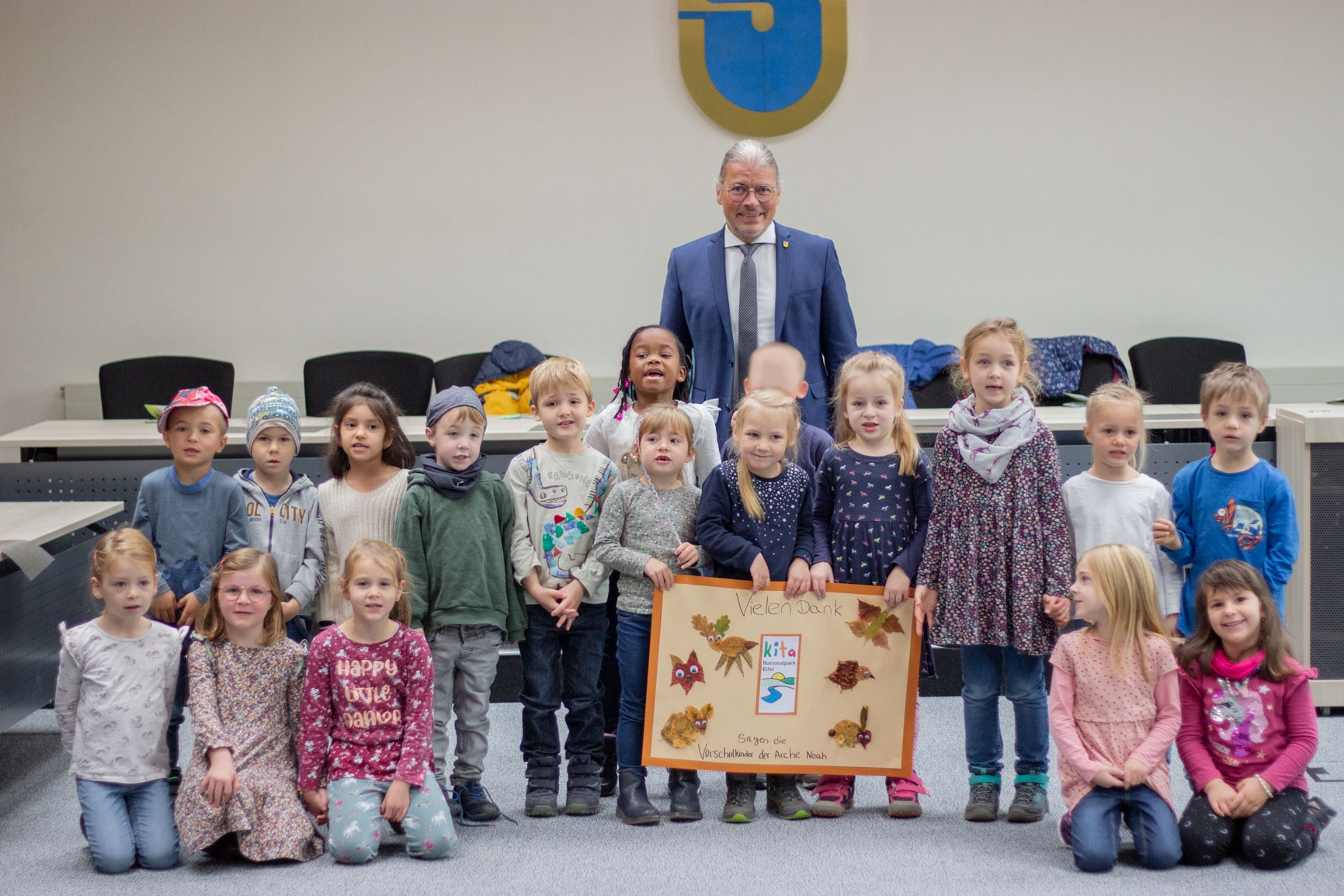 Gruppenfoto der Vorschulkinder mit dem Bürgermeister