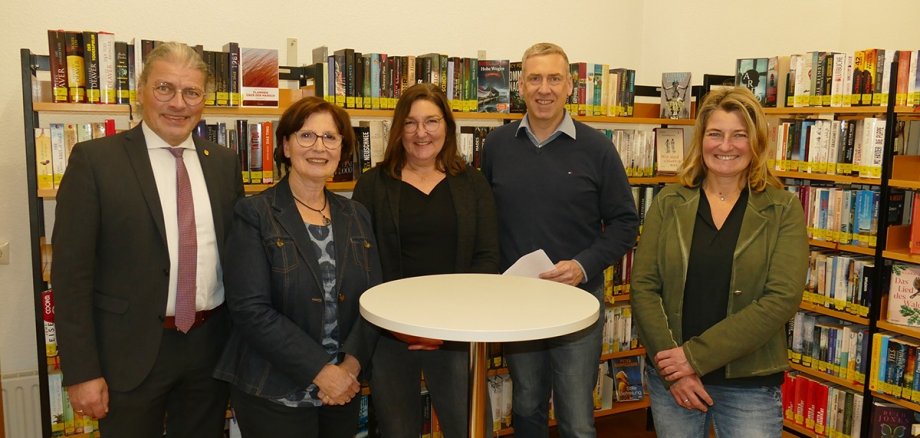 Bürgermeister Bernd Goffart, Rita Plum, Astrid Joraschky, Manfred Nellessen und Alexandra Nikolaizig