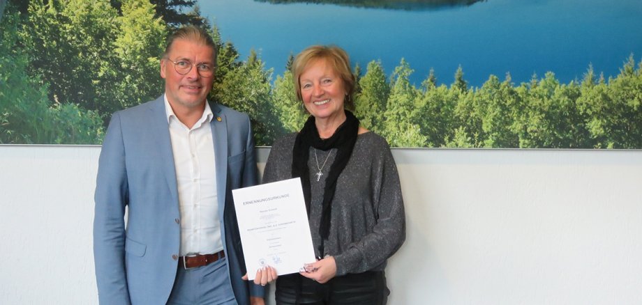 Bürgermeister Bernd Goffart und Renate Scheidt