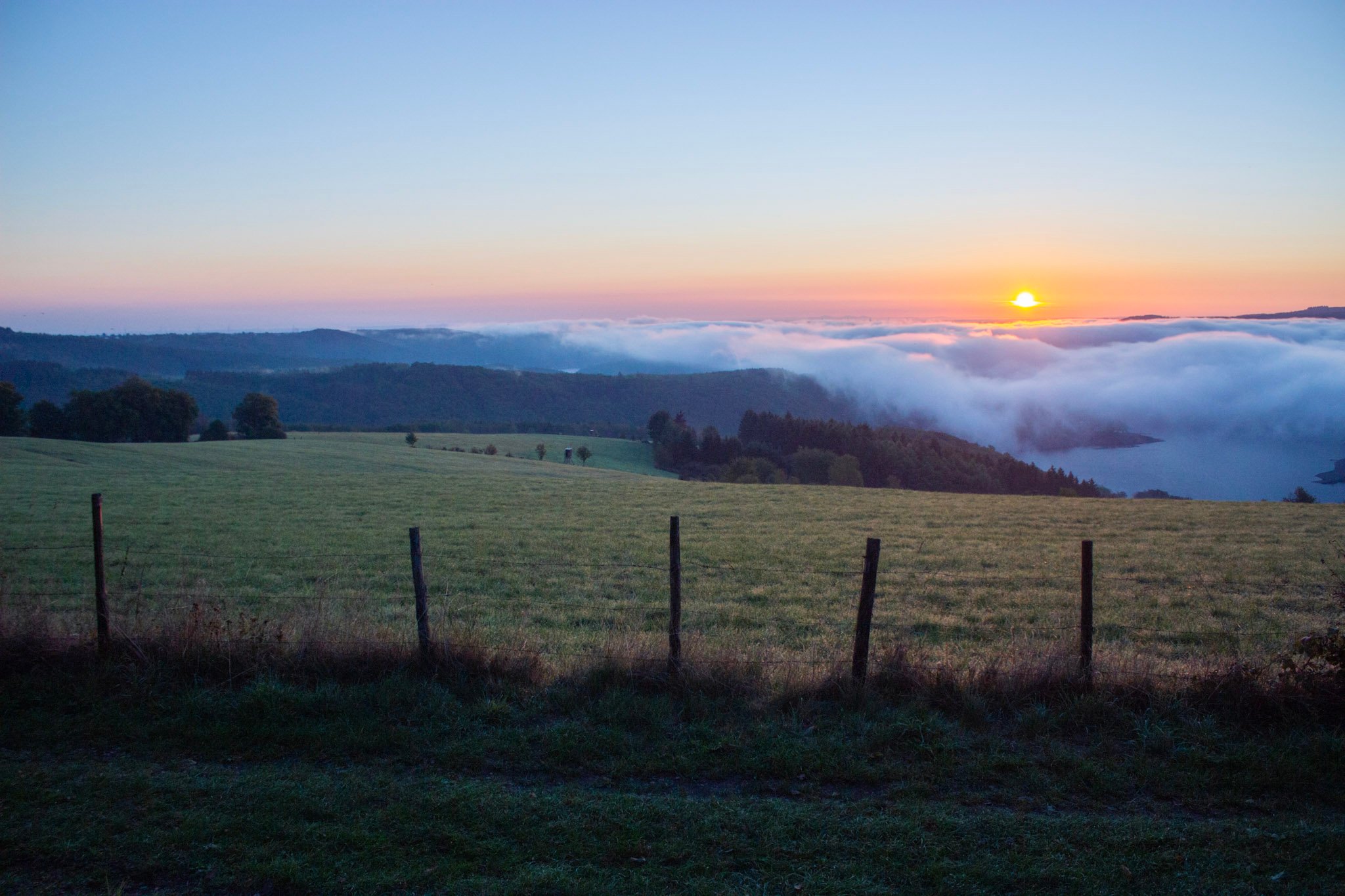 Sonnenaufgang über dem Rursee