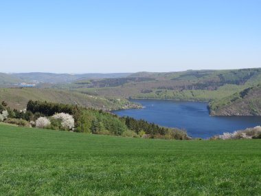 Panoramablick von Steckenborner Hövel aus auf den Rursee